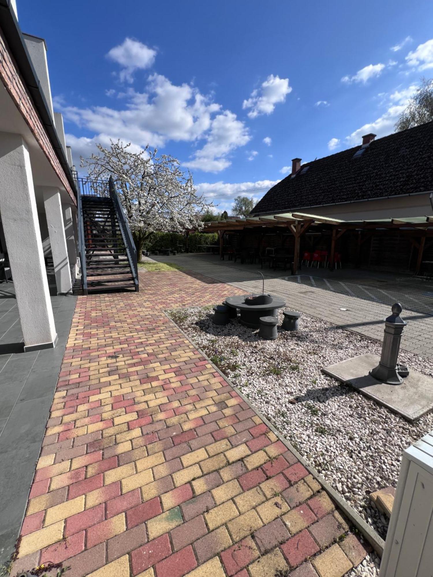 Apartmán Sulyom Panzio Tiszafüred Exteriér fotografie